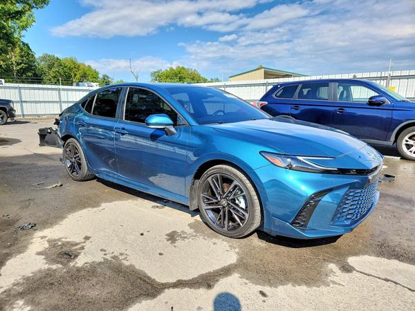 2025 TOYOTA CAMRY
