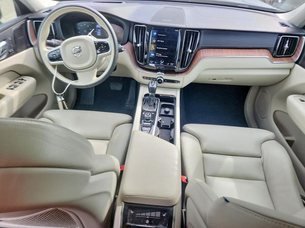 2019 VOLVO XC60 Inscription