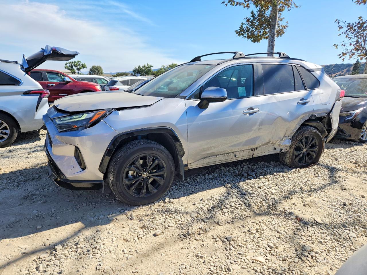 2022 TOYOTA RAV4 SE — Front 3/4
