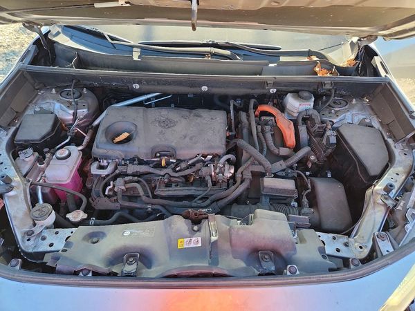 2022 TOYOTA RAV4 SE — Engine bay