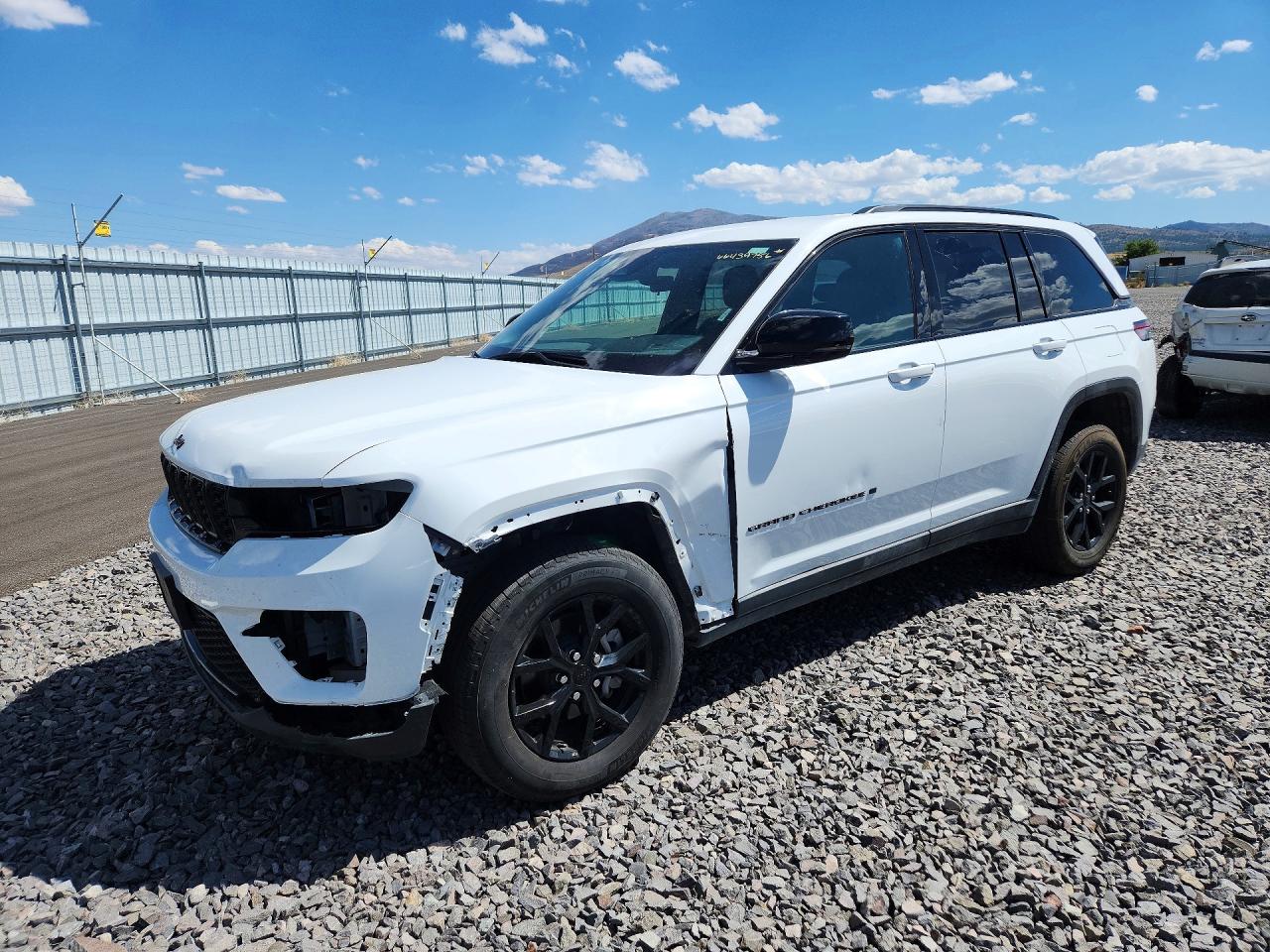 2025 JEEP GRAND CHEROKEE Laredo, Altitude