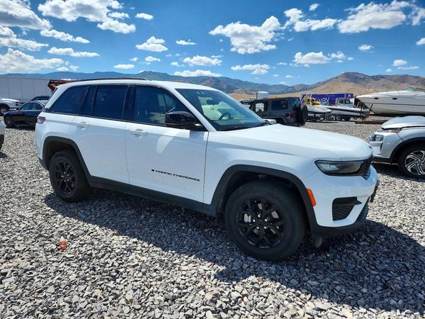 2025 JEEP GRAND CHEROKEE Laredo, Altitude