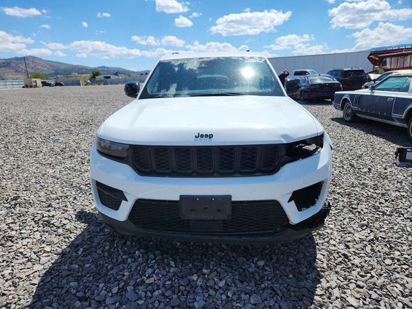 2025 JEEP GRAND CHEROKEE Laredo, Altitude
