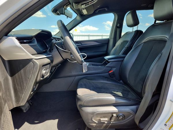2025 JEEP GRAND CHEROKEE Laredo, Altitude