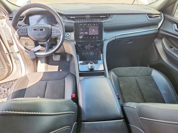 2025 JEEP GRAND CHEROKEE Laredo, Altitude