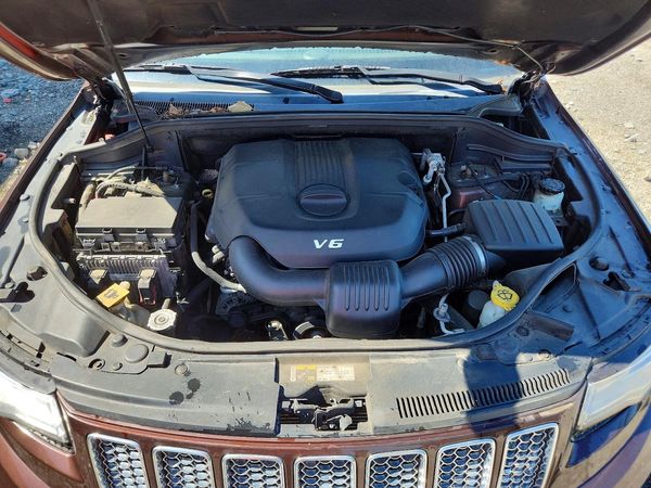 2014 JEEP CHEROKEE Summit — Engine bay