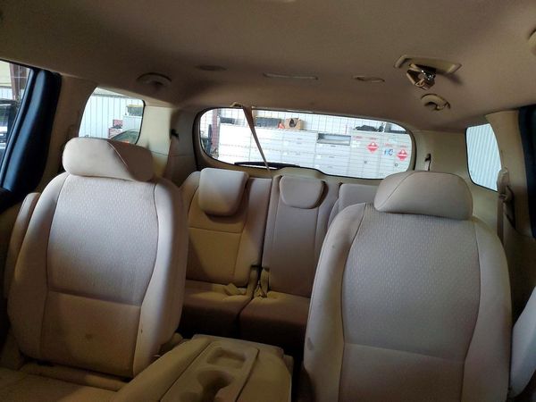 2017 KIA SEDONA LX