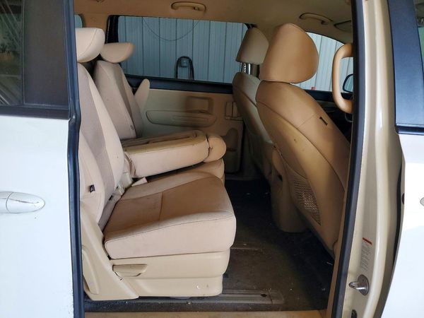2017 KIA SEDONA LX