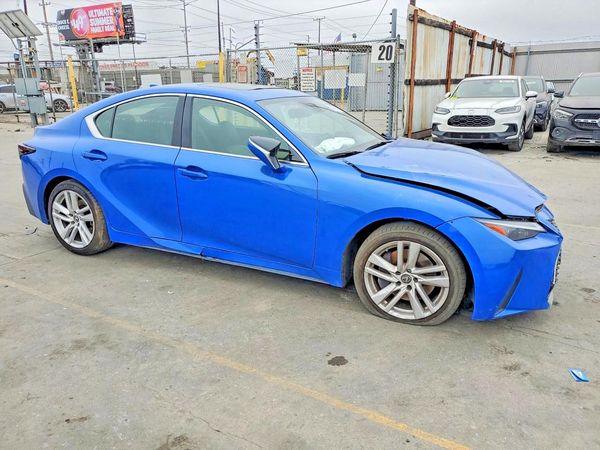 2021 LEXUS IS