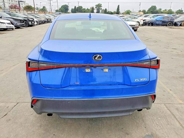 2021 LEXUS IS