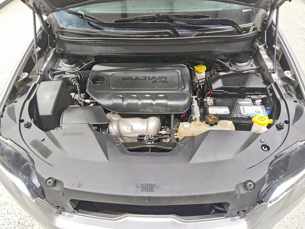 2020 JEEP CHEROKEE — Engine bay