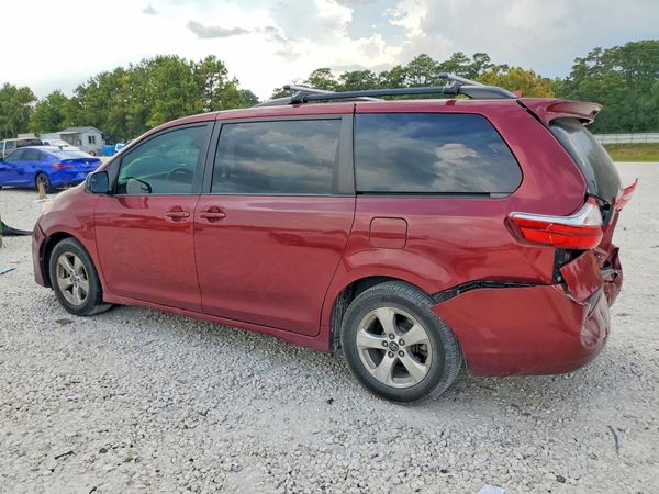 2018 TOYOTA SIENNA LE