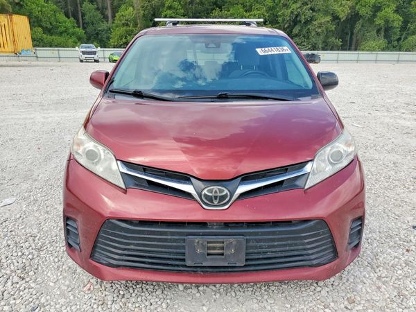 2018 TOYOTA SIENNA LE
