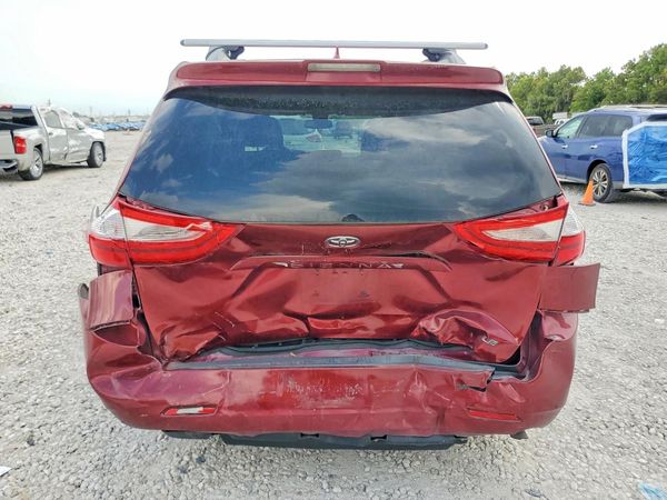 2018 TOYOTA SIENNA LE