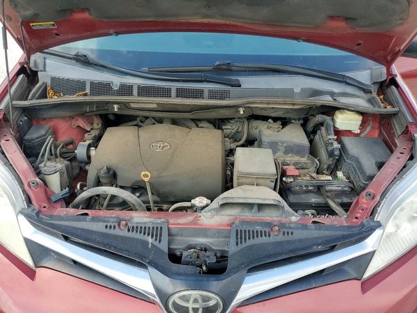 2018 TOYOTA SIENNA LE