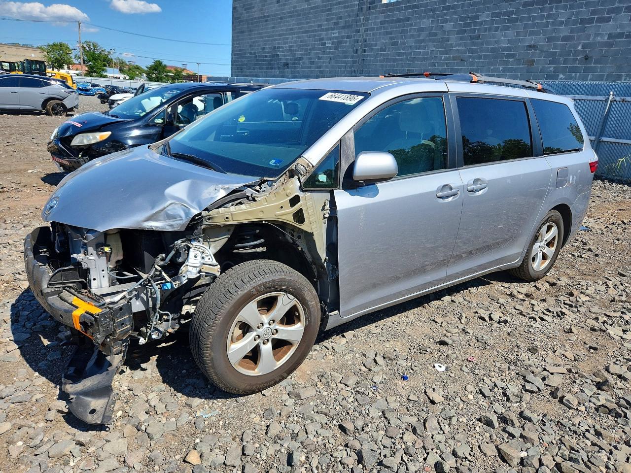 2015 TOYOTA SIENNA