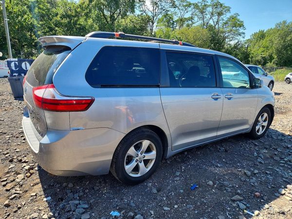 2015 TOYOTA SIENNA
