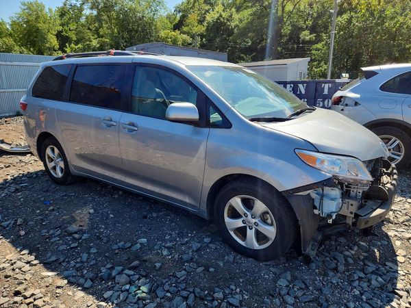 2015 TOYOTA SIENNA