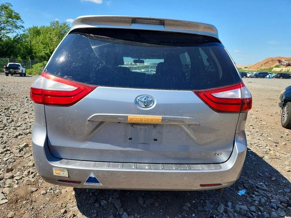 2015 TOYOTA SIENNA