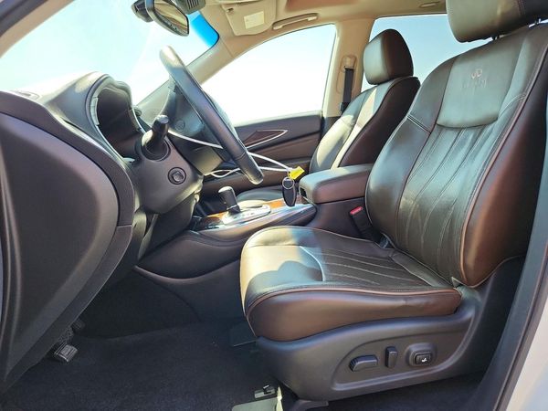 2014 INFINITI QX60 — DENT