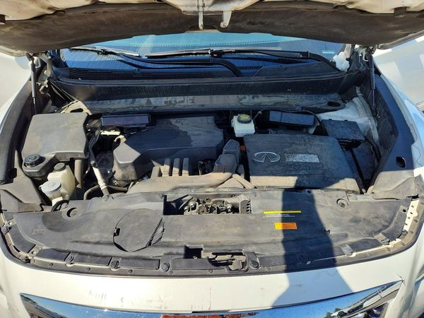 2014 INFINITI QX60 — Engine bay