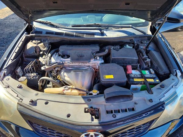 2012 TOYOTA CAMRY — Engine bay