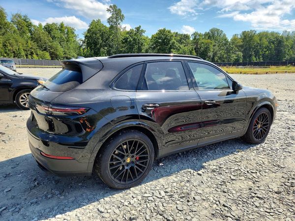 2019 PORSCHE CAYENNE