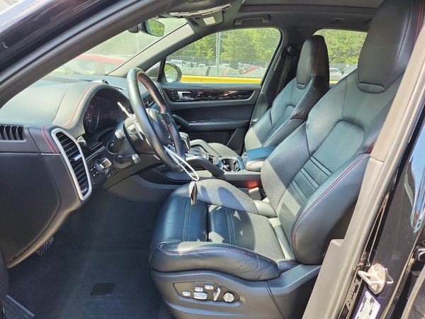 2019 PORSCHE CAYENNE