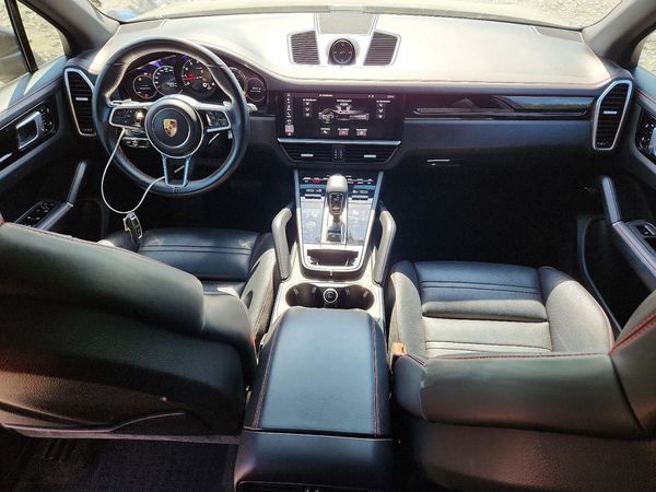 2019 PORSCHE CAYENNE