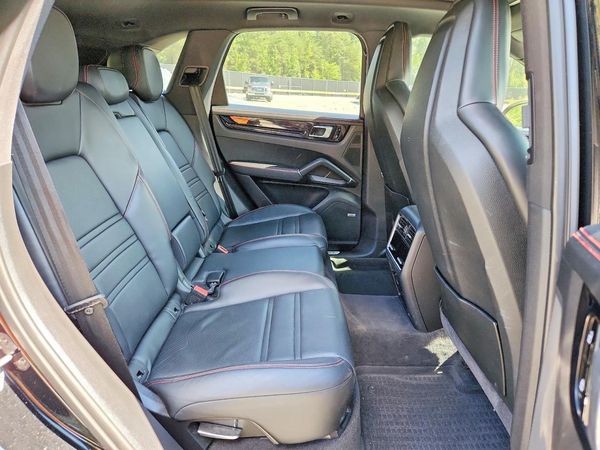 2019 PORSCHE CAYENNE