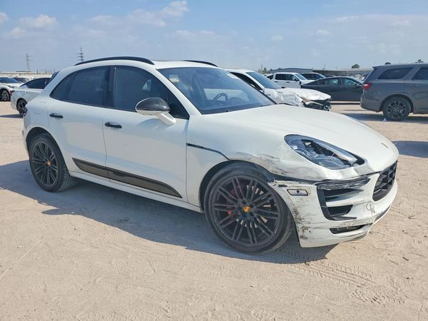 2017 PORSCHE MACAN