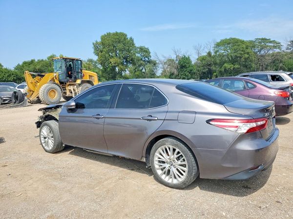 2018 TOYOTA CAMRY