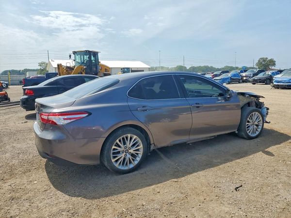 2018 TOYOTA CAMRY