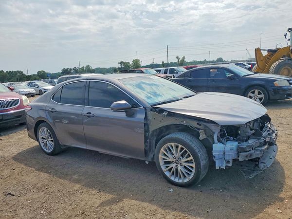 2018 TOYOTA CAMRY