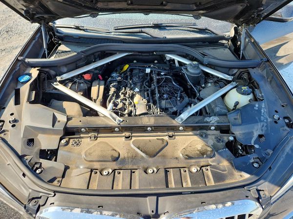2020 BMW X5 sDrive40i — Engine bay
