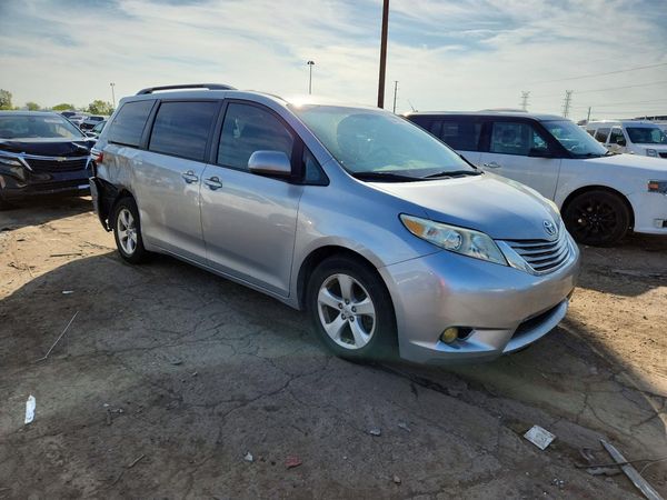 2015 TOYOTA SIENNA