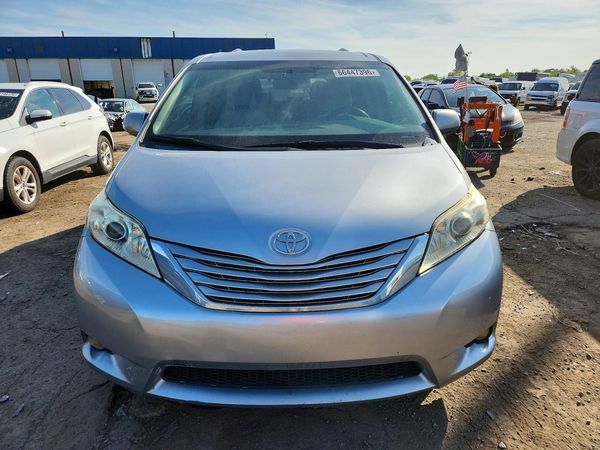 2015 TOYOTA SIENNA