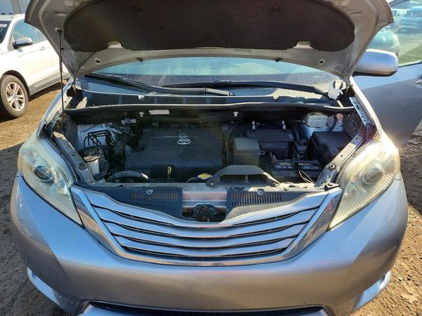 2015 TOYOTA SIENNA