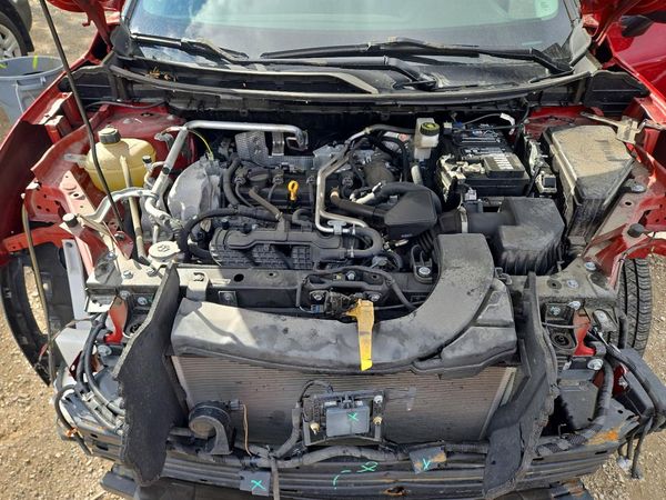 2021 NISSAN ROGUE SV — Engine bay