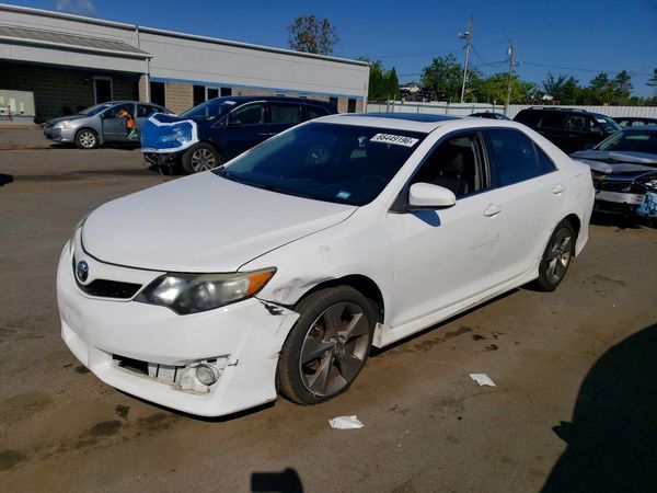 2014 TOYOTA CAMRY
