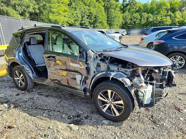 2017 TOYOTA RAV4 XLE