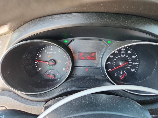 2016 KIA SEDONA LX - Middle-low