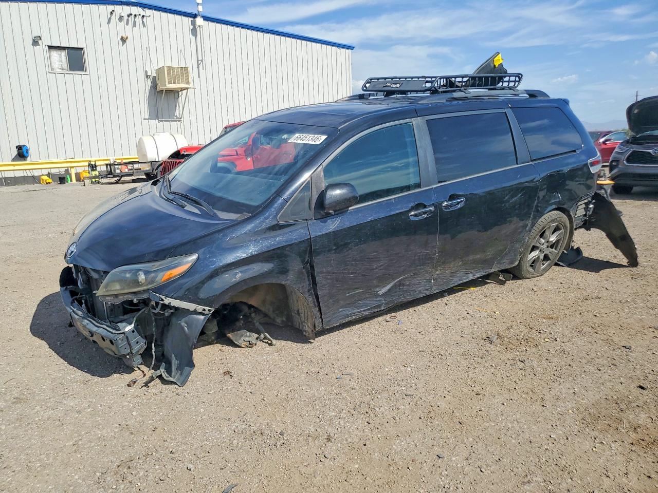 2017 TOYOTA SIENNA SE/SE Premium — Front 3/4