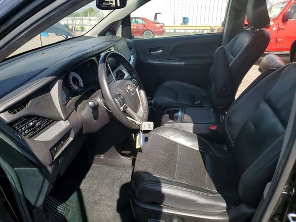 2017 TOYOTA SIENNA SE/SE Premium — DENT
