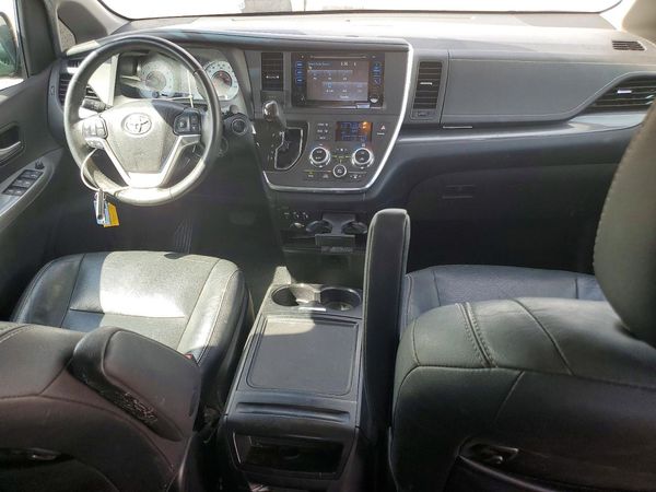 2017 TOYOTA SIENNA SE/SE Premium — CKPT