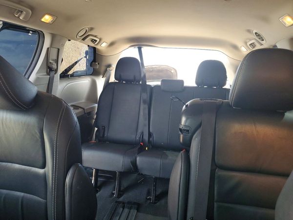2017 TOYOTA SIENNA SE/SE Premium — SUVN