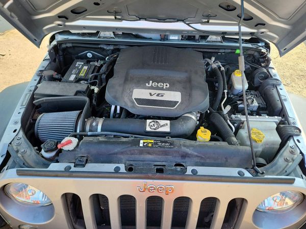 2018 JEEP WRANGLER UNLIMITED Unlimited Sport — Engine bay