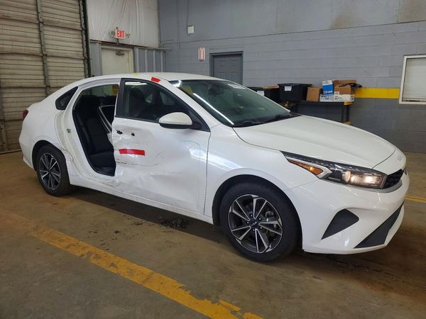 2022 KIA FORTE FE, LXS