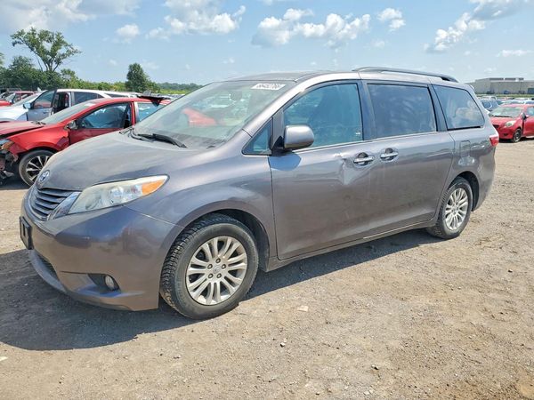 2017 TOYOTA SIENNA