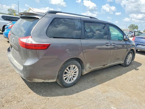 2017 TOYOTA SIENNA